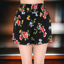 Load image into Gallery viewer, Floral Print Pull on Shorts
